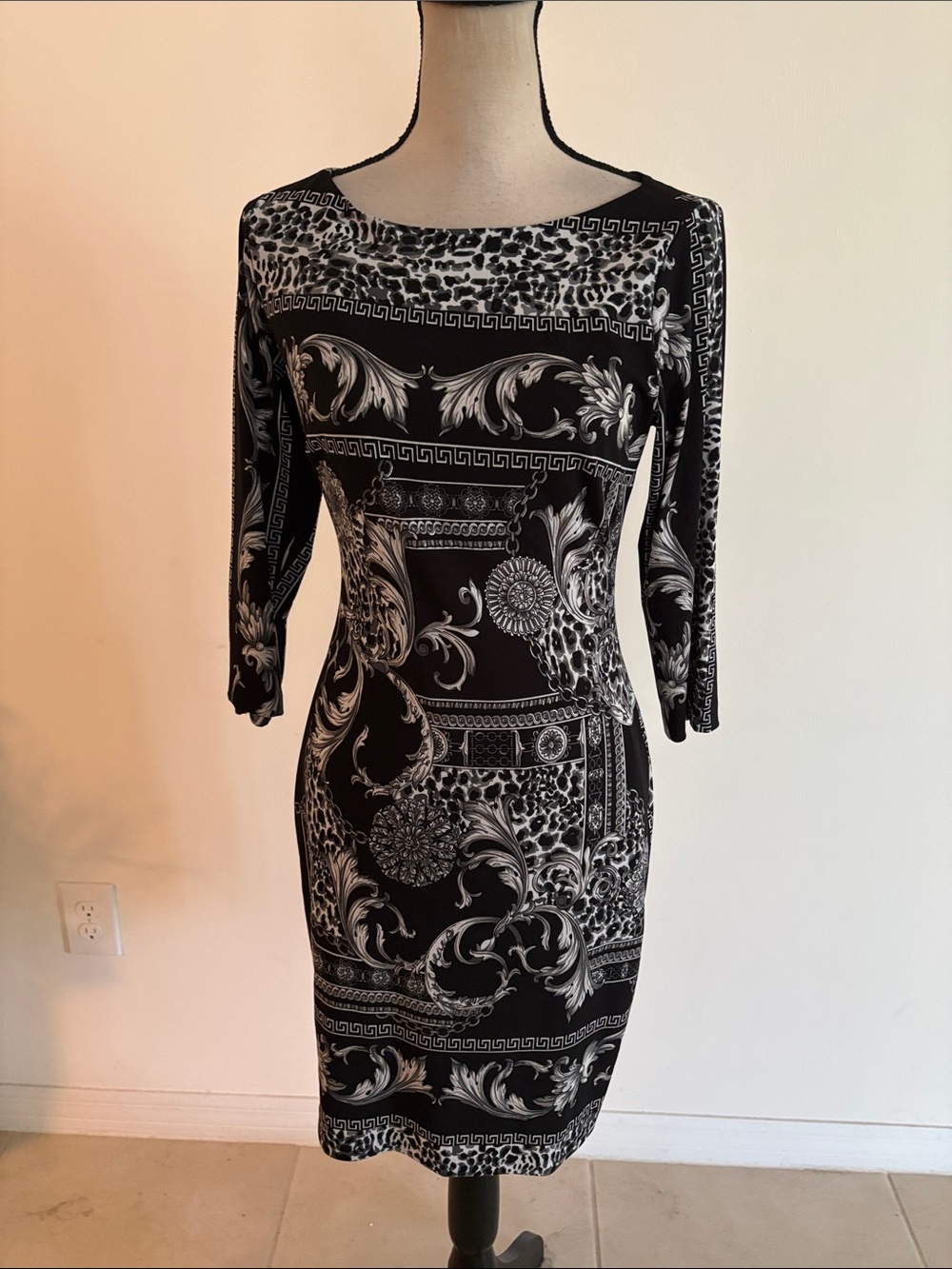 Vintage cache sz 6 fitted dress 687